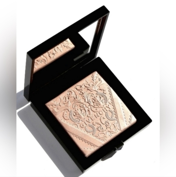 Givenchy | Teint Couture Shimmer Powder | Highlighter 02 Shimmery Gold - Picture 2 of 2